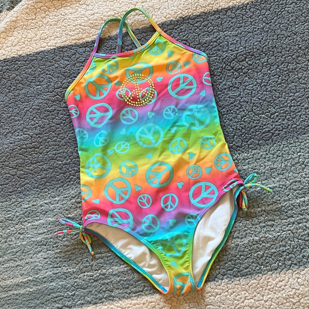 SO brand Girl’s 10 rainbow peace sign print one piece swimsuit gold stud sign